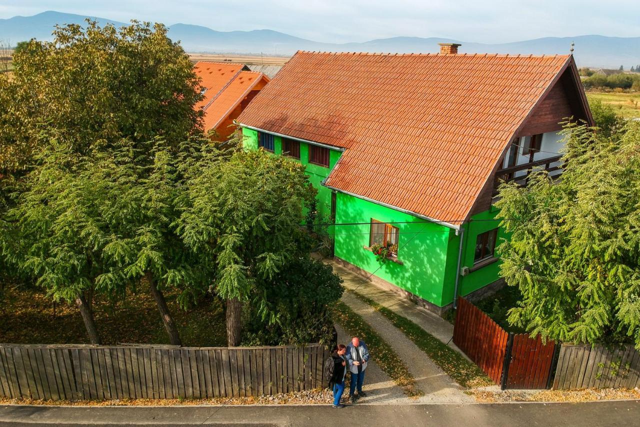 Csergo Ildiko Vendeghaz Hotel Lazarea Exterior photo